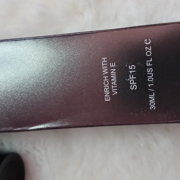 Cosmetics - Picture 4 of 4